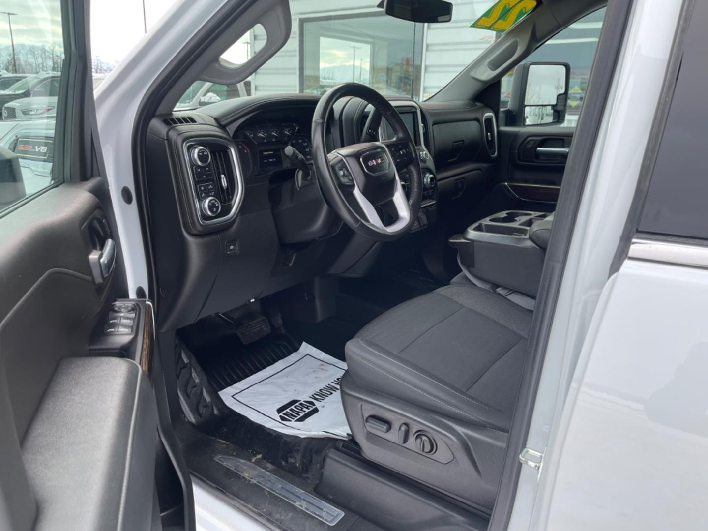 2022 White /charcoal cloth GMC Sierra 2500HD SLE (1GT59ME79NF) with an 6.6 Liter engine, 6 speed automatic transmission, located at 1960 Industrial Drive, Wasilla, 99654, (907) 274-2277, 61.573475, -149.400146 - Photo#11